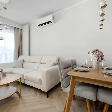 Klimatyzowany Z Parkingiem We Wroclawiu By Renters Prestige *